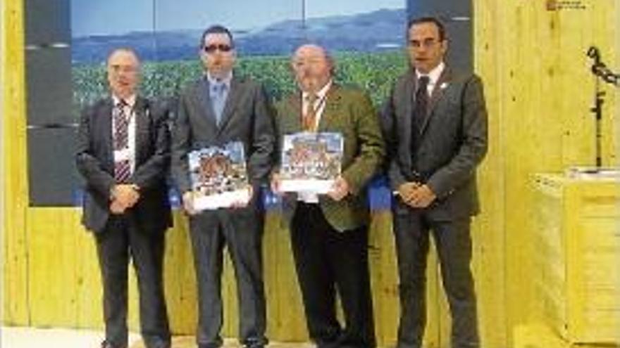 Els representants de Calonge, la Diputació i la Once, en la presentació.