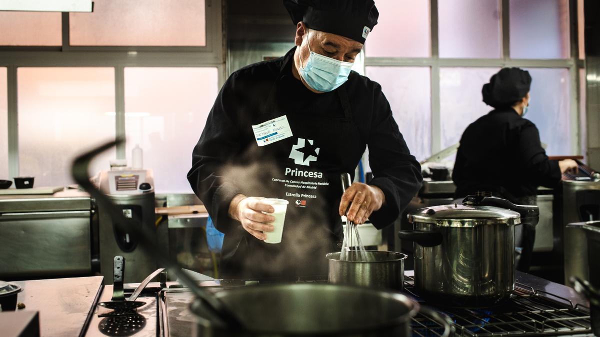 Cocineros de distintos hospitales de Madrid participan en el V Concurso de Cocina Hospitalaria