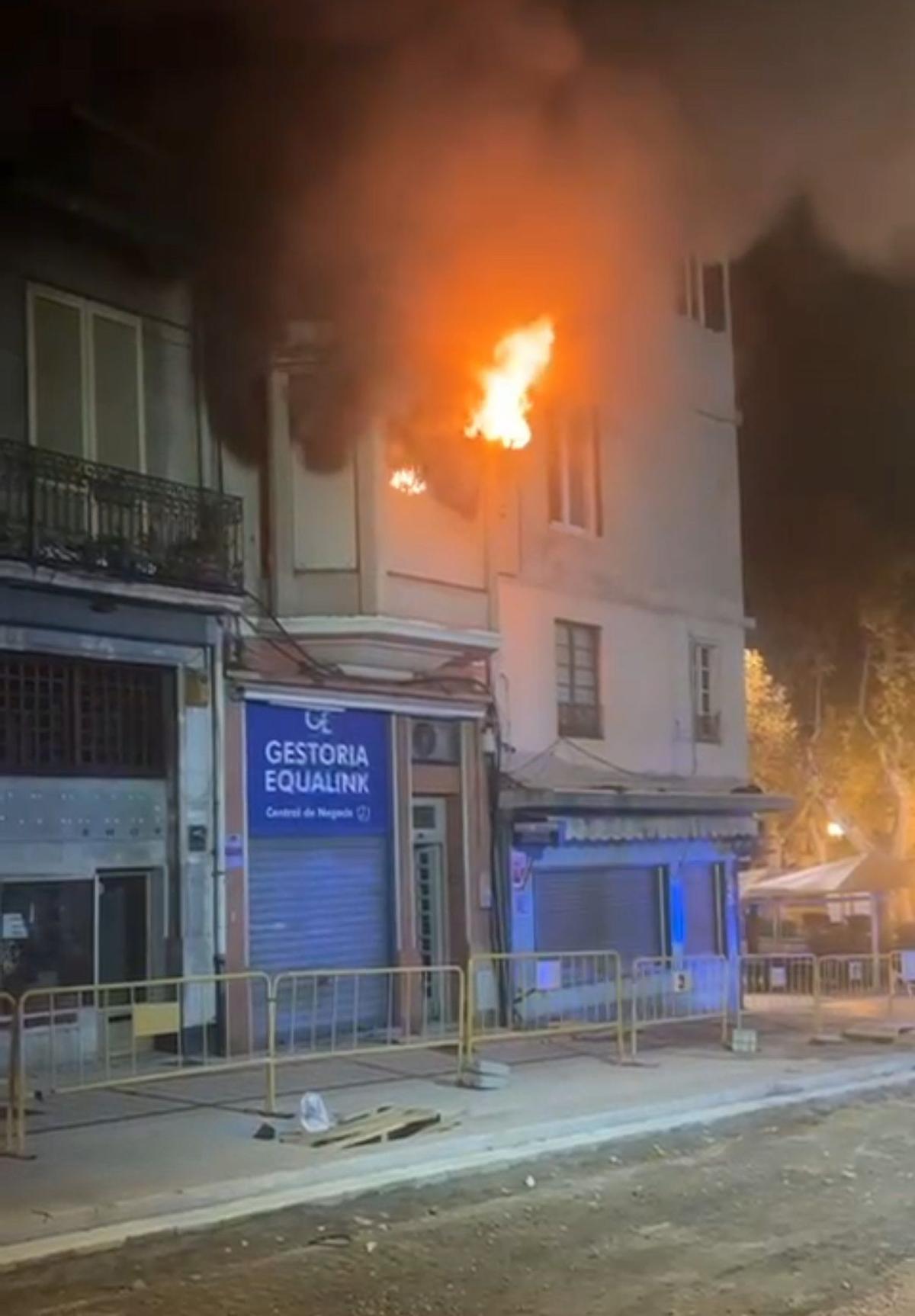 Incendi en un pis de la Pujada del Castell de Figueres