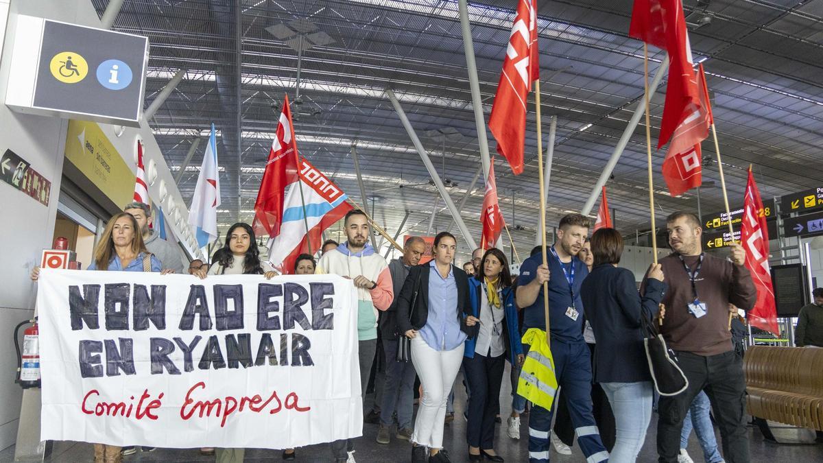 Los trabajadores de Ryanair en el aeropuerto de Santiago irán a la huelga el 20 de octubre: "Non ao ERE"