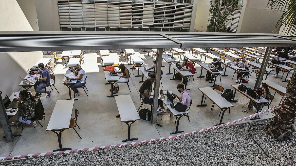 Un aula para seguir las clases online de la Universidad, en una de las medidas que preparó el Campus por la pandemia.