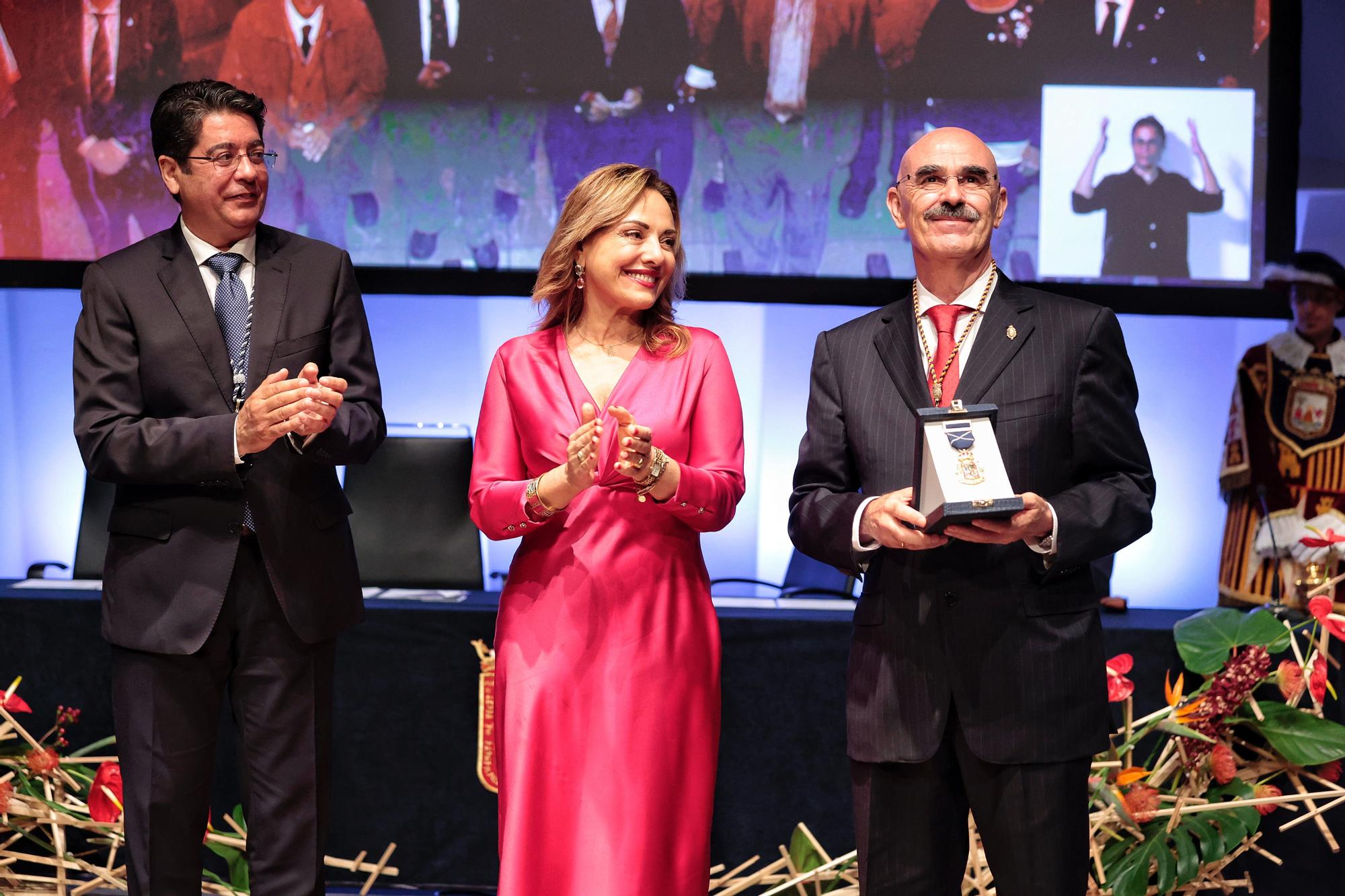 Acto de entrega de Medalla de Oro e Hijo Predilecto de la Isla de Tenerife