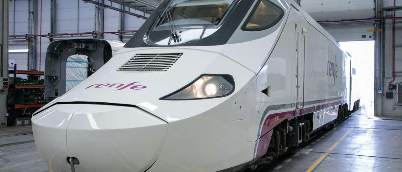 El nuevo tren híbrido que circulará por Extremadura.