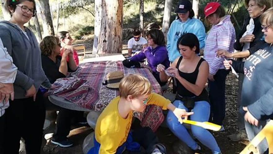 Los niños y niñas realizan varias actividades cada mes.