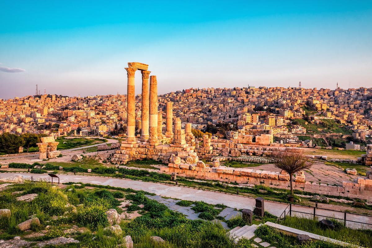 Jordania tiene muchos otros monumentos como el Templo de Hércules en Ammán