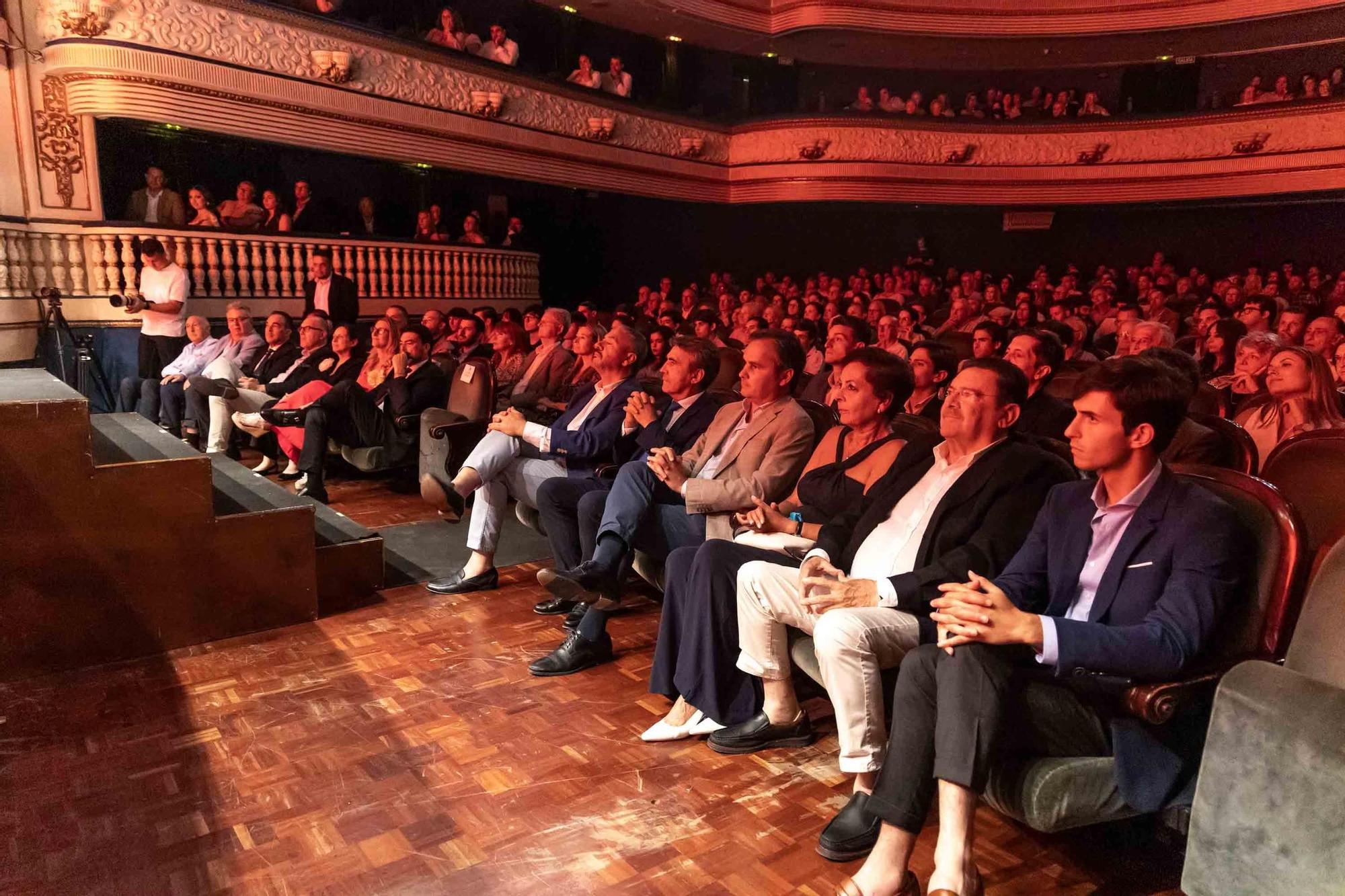 Manuel Escribano pronuncia el pregón de apertura de la Feria de Hogueras en el Teatro Principal de Alicante