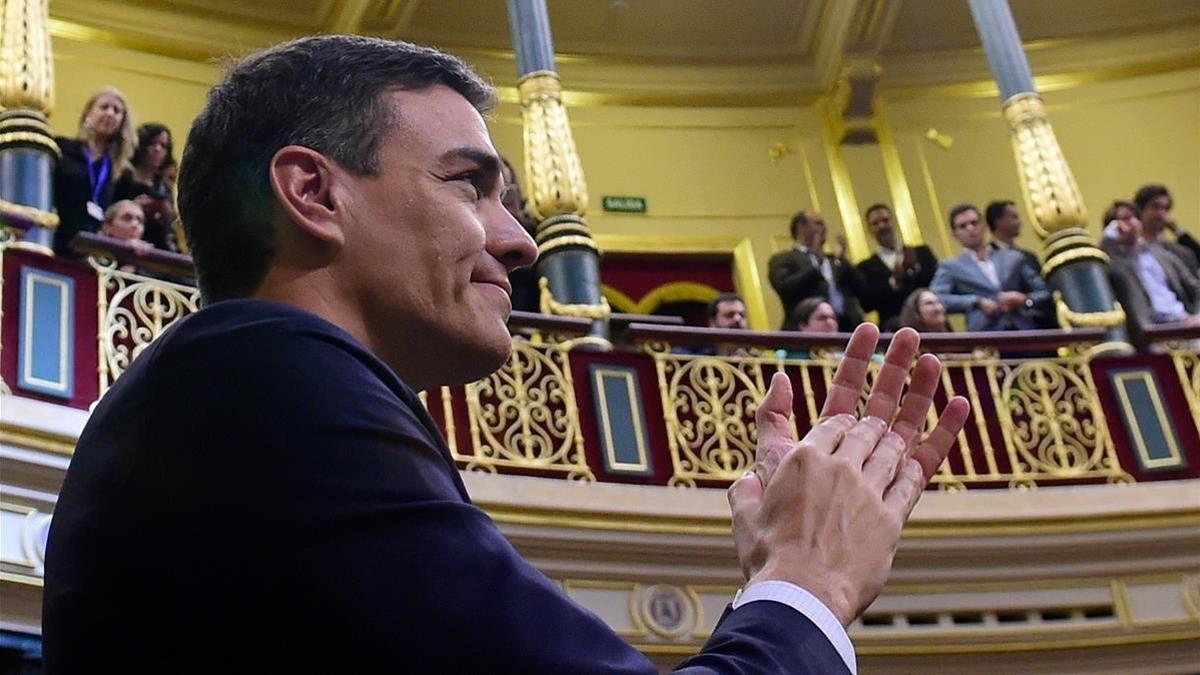 zentauroepp43571900 spain s new prime minister pedro sanchez acknowledges applau180601160806