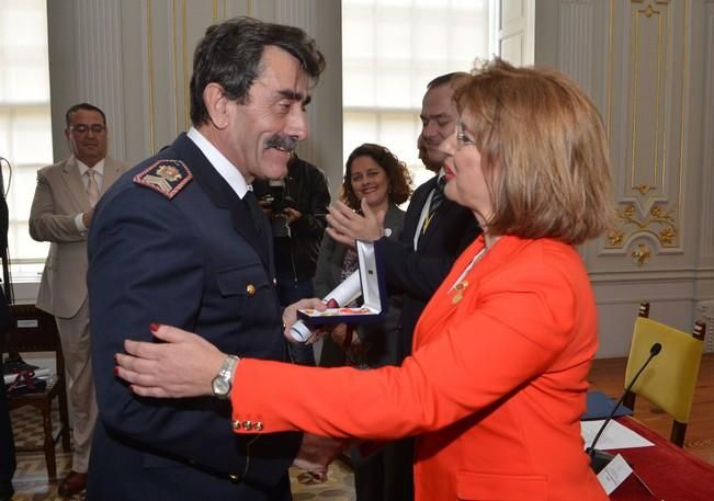 BOMBEROS HONORES DISTINCIONES