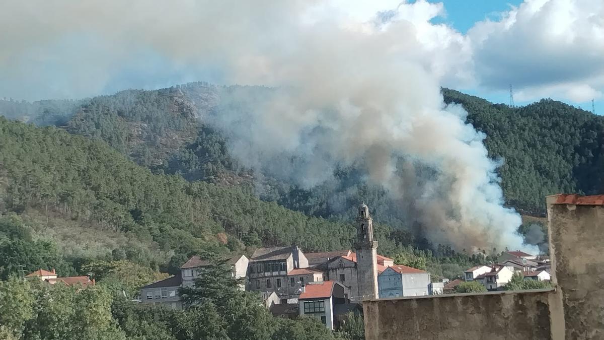 Incendio declarado en Ribadavia.