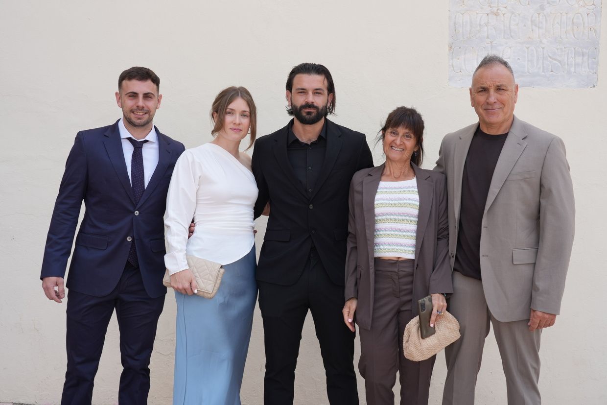 Todas las fotos de la boda de Claudia Porcar y Saúl Sales, hijo del portavoz Vicent Sales, en la Basílica del Lledó