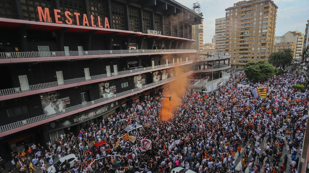 Imatge d'una protesta davant Mestalla l'any passat