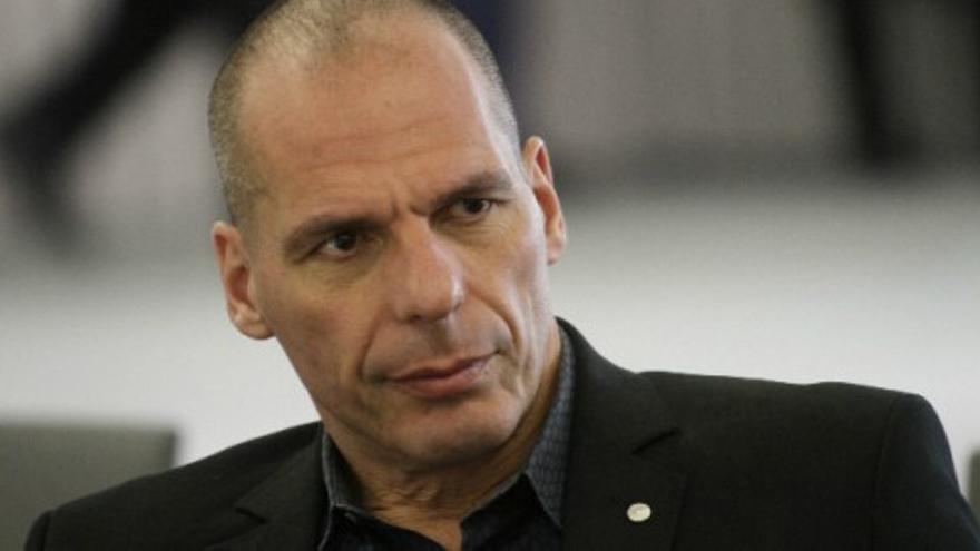 Tsipras aparta de la primera fila negociadora del rescate a Varoufakis