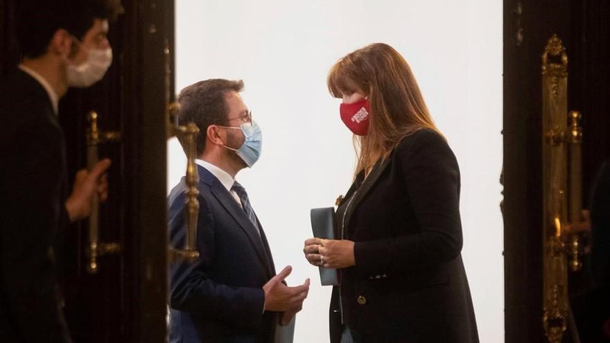 Pere Aragonès y Laura Borràs, en el Parlament.