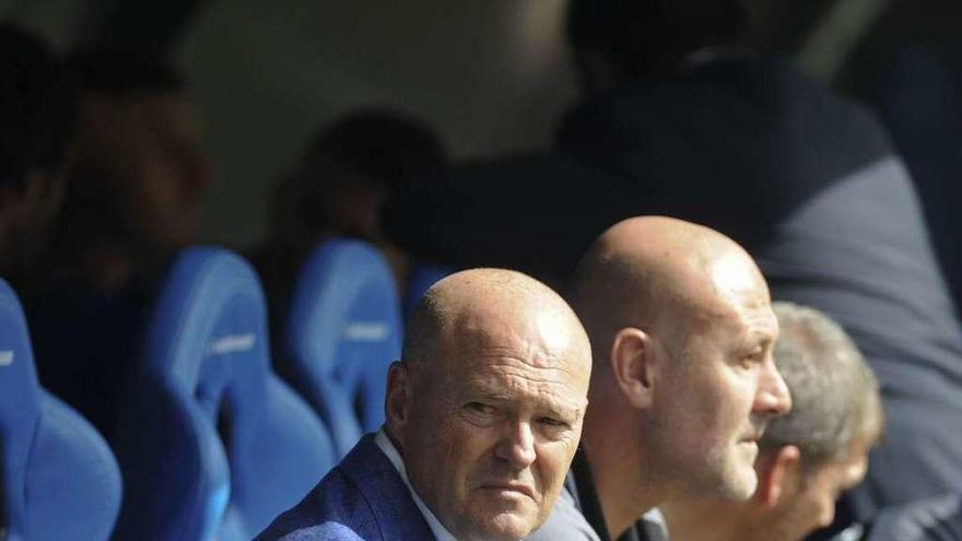 Pepe Mel, ayer en el banquillo del estadio Abanca Riazor.