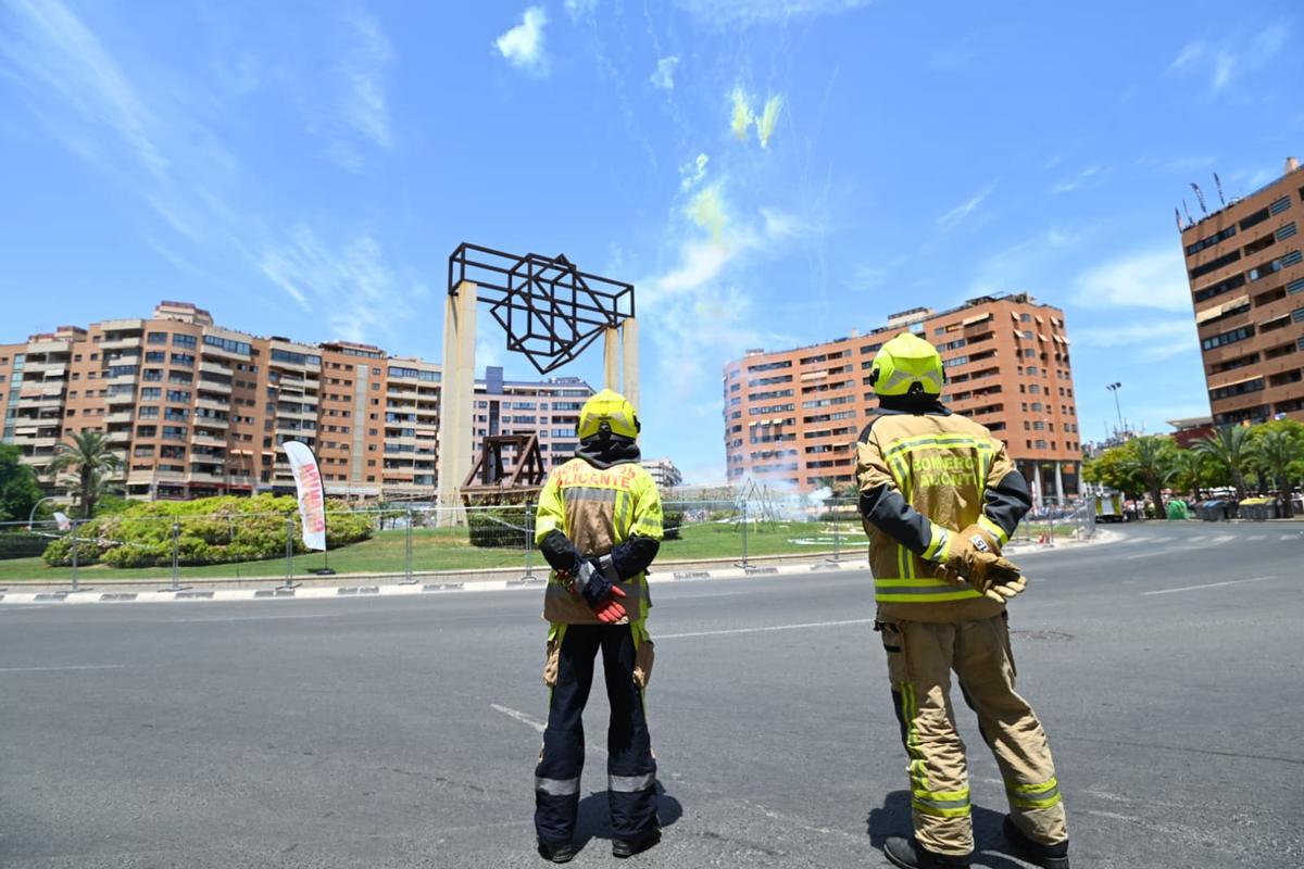 La última mascletà antes del inicio de las Hogueras, en imágenes