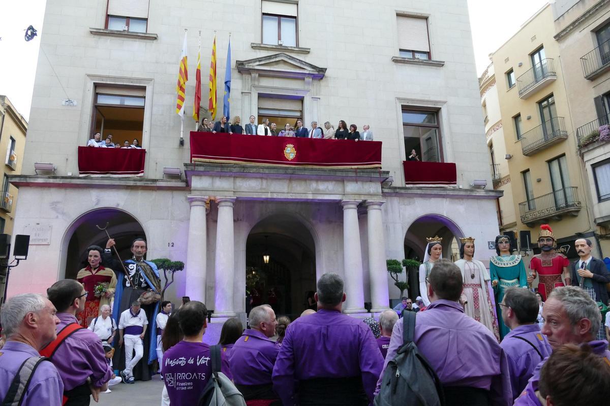 EN IMATGES | Les diferents generacions de la Colla Castellera de Figueres protagonitzen el pregó de Santa Creu