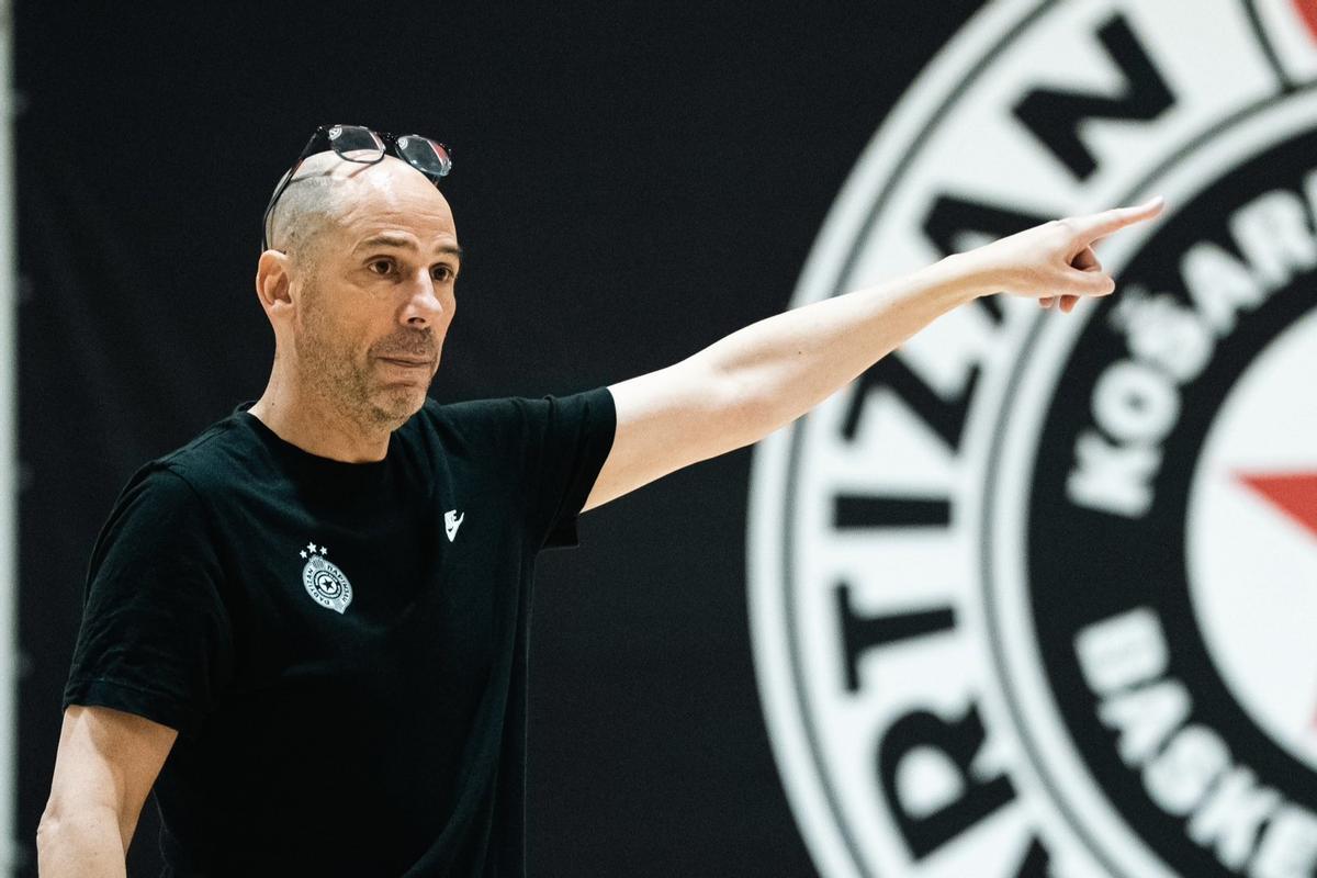 Joan Peñarroya le indica la puerta de salida a Parker y espera que deje el club pronto tras un acuerdo económico