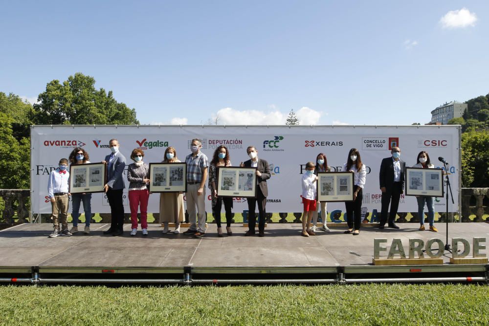 Profesores y alumnos participantes en la quinta edición de FARO da Escpña reciben el reconocimiento en Castrelos por su gran trabajo durante un curso marcado por el coronavirus.