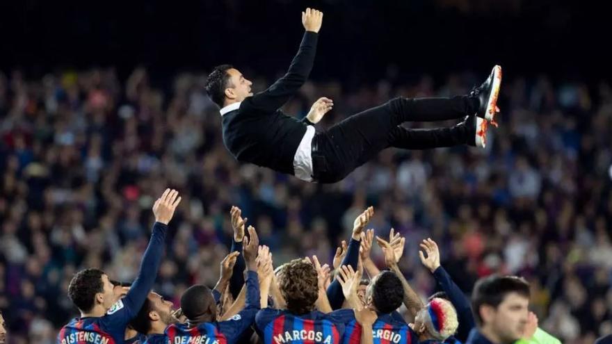 Flick lehnt die Bayern ab, während er auf Barca wartet Flick lehnt die Bayern ab, während er auf Barca wartet