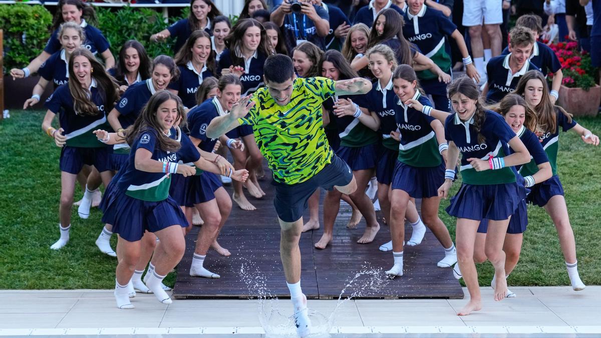 Alcaraz se lanza a la piscina tras ganar el Conde de Godó.