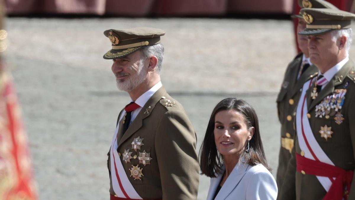 La emocionante jura de bandera del rey Felipe VI en Zaragoza, ante la princesa Leonor y la reina Letizia