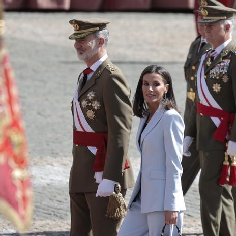 La emocionante jura de bandera del rey Felipe VI en Zaragoza, ante la princesa Leonor y la reina Letizia