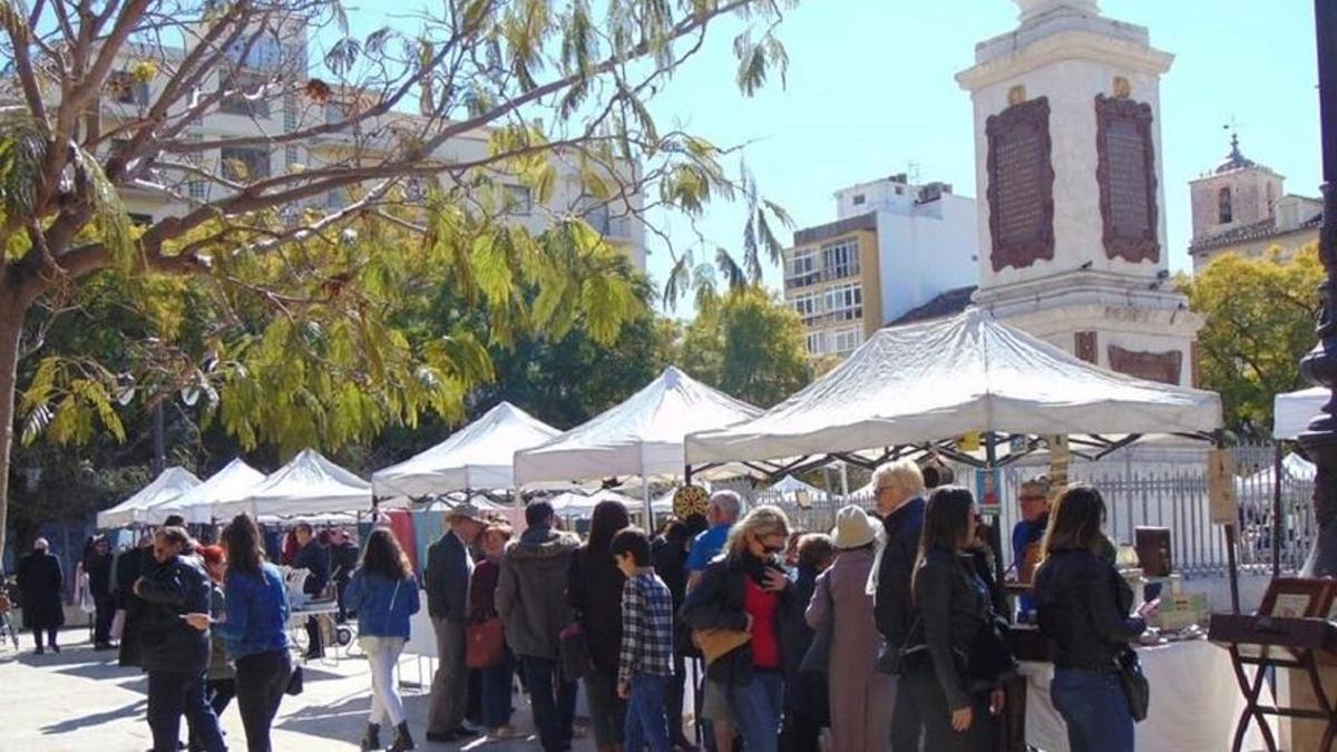 Mercado artesanal en la plaza de la Merced