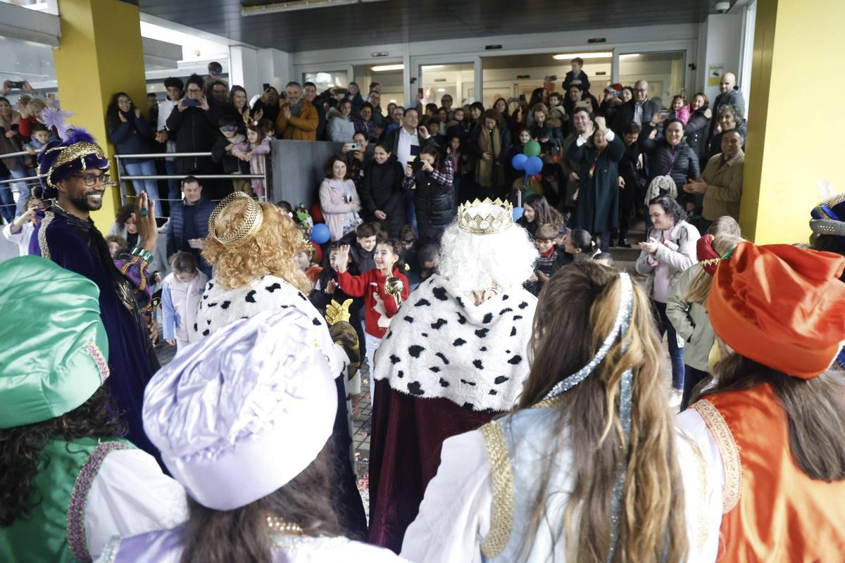 Los Reyes Magos fieles visitan a los pacientes del Hospital Provincial de Conxo Los Reyes Magos fieles visitan a los pacientes del Hospital Provincial de Conxo