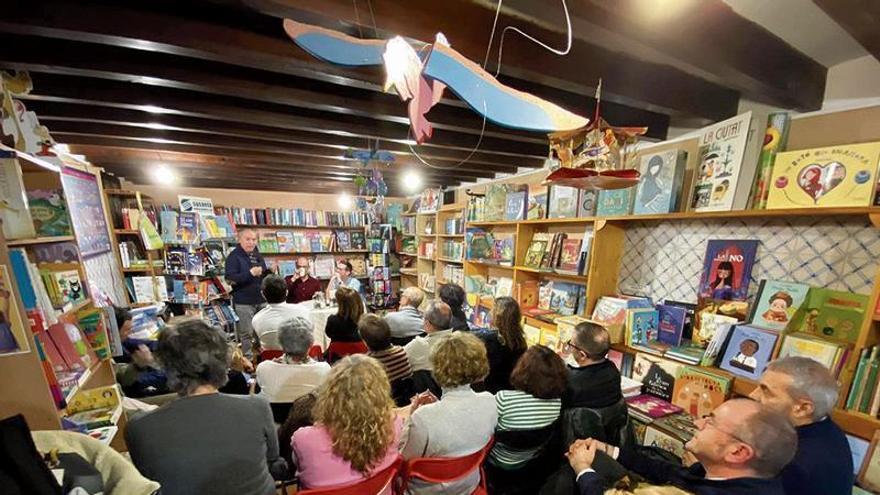 La Llibreria Quart Creixent celebra este jueves su 44 aniversario