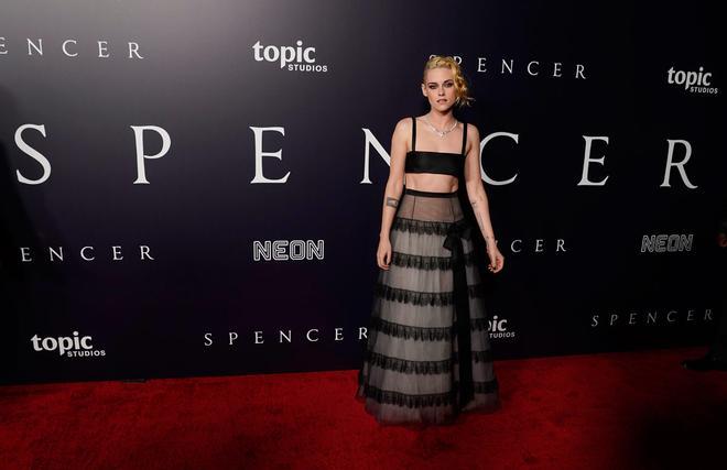 Kristen Stewart, rubia y con look de Chanel en el estreno en Los Ángeles de 'Spencer'