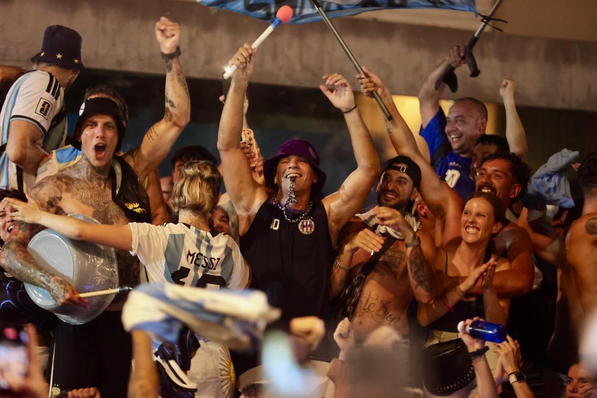 Argentina celebra el pase a la final en Alicante e Inglaterra llora en Benidorm: las dos caras de la moneda