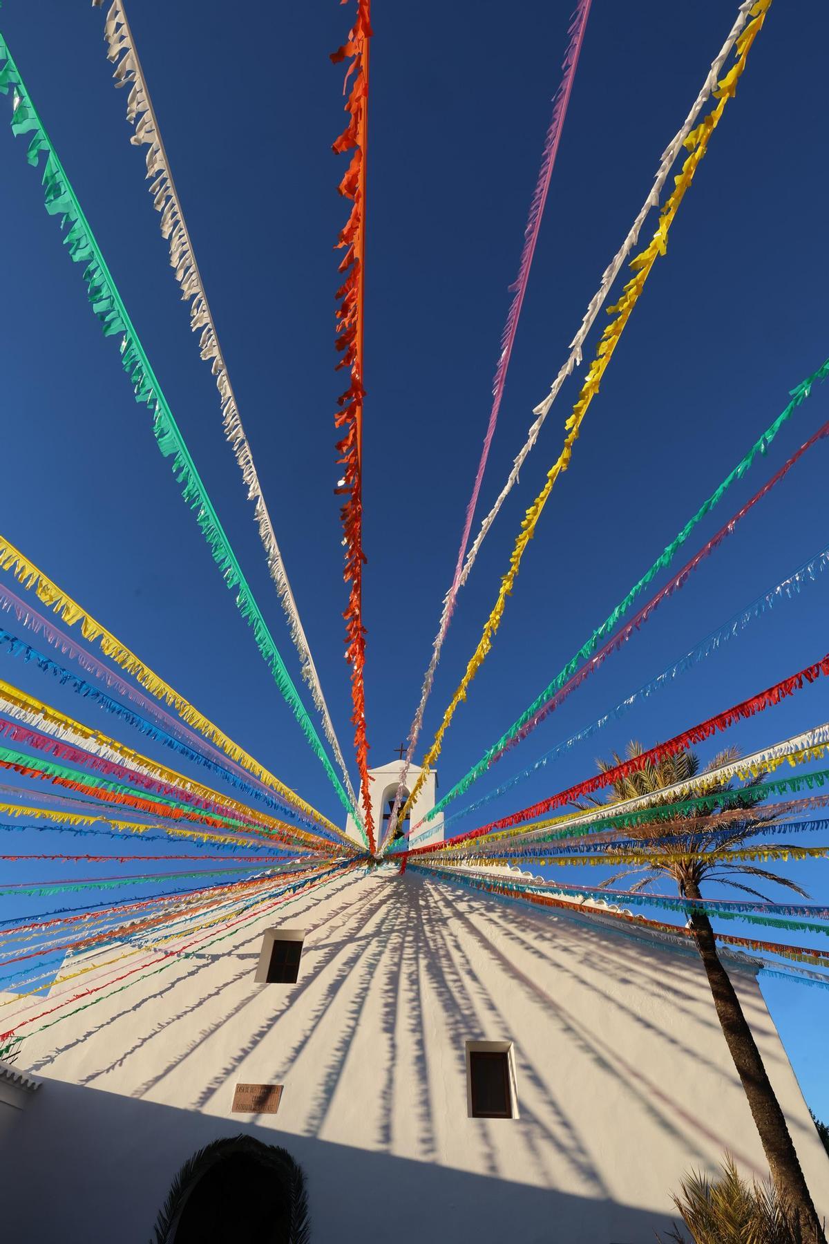 Descubre las mejores imágenes de las fiestas patronales de la Cala Sant Vicent
