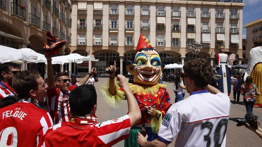 El sportinguismo se mezcla en la fiesta de moros y cristianos de Elda