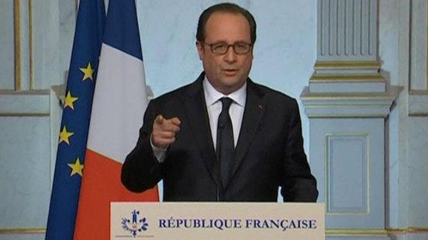 Hollande preside un consejo sobre el atentado antes de viajar a Niza