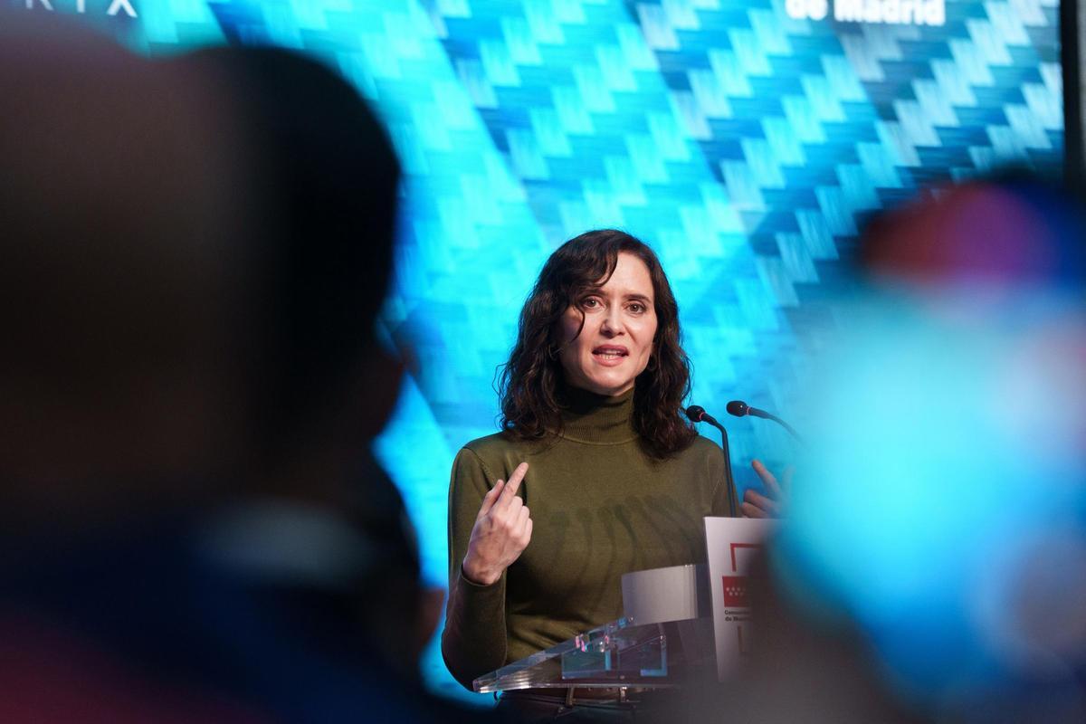 La presidenta de la Comunidad de Madrid, Isabel Díaz Ayuso, recibe a pilotos y organizadores del Madrid Mundial de Fórmula E – 2026 CUPRA Raval Madrid E-Prix, a 19 de marzo de 2026, en Madrid (España). La carrera se celebra por primera vez en España este