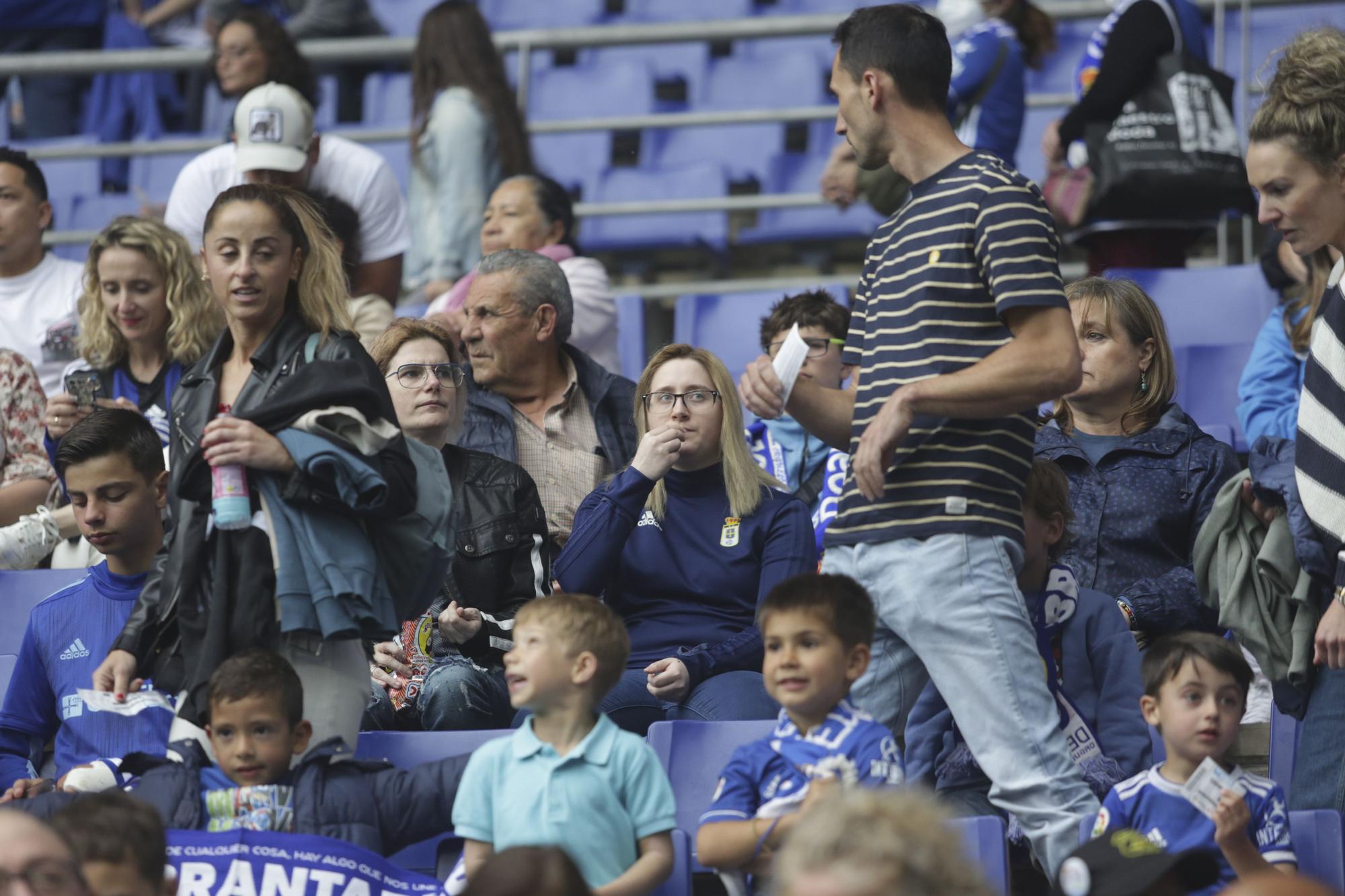 ¿Estuviste en el partido entre el Real Oviedo y el Ibiza? Búscate en esta galería de fotos