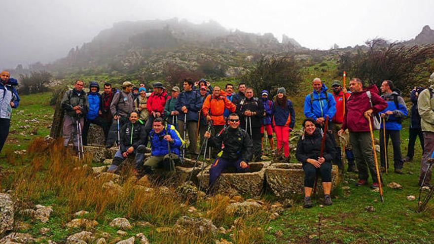 Foto de familia de algunos de los participantes.