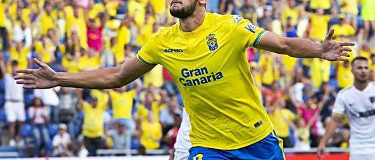 Mir, delantero de la UD, celebra el gol del triunfo de su equipo frente al Málaga.