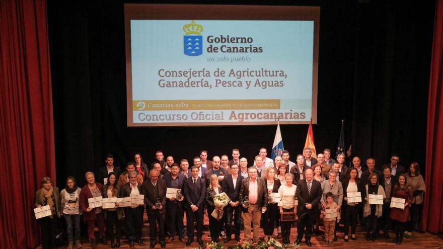 Foto de familia de los galardonados en los Concursos Agrocanarias 2017.