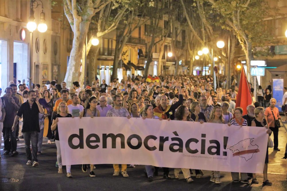 Unas 3.500 personas se manifiestan en Palma a favor del "derecho a decidir de los catalanes"