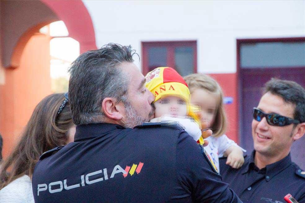 Recibimiento en Badajoz de los policías nacionales desplazados en Cataluña