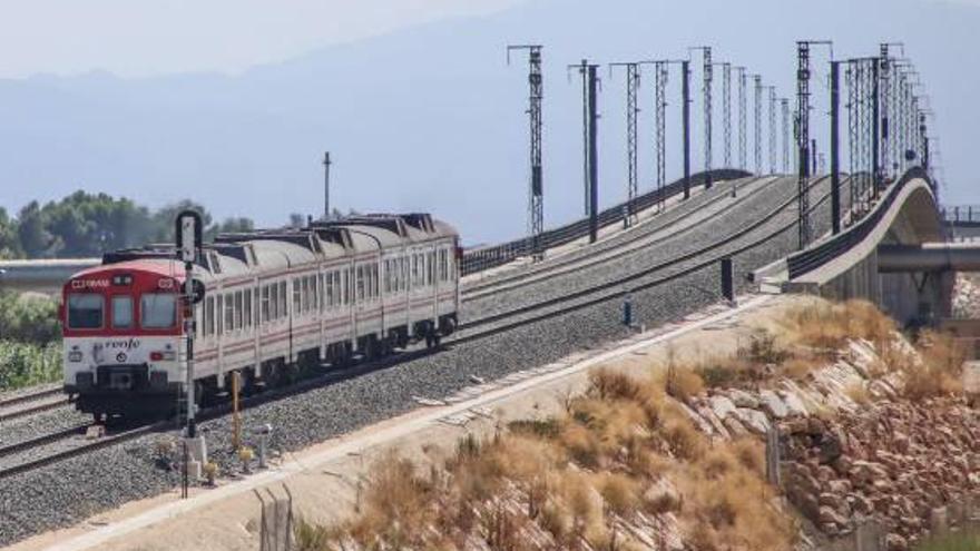 Renfe deja en el aire la modernización de los cercanías en Alicante