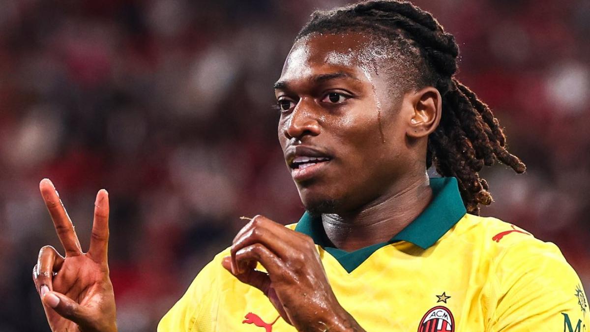 Leao firmó un doblete ante el Liverpool