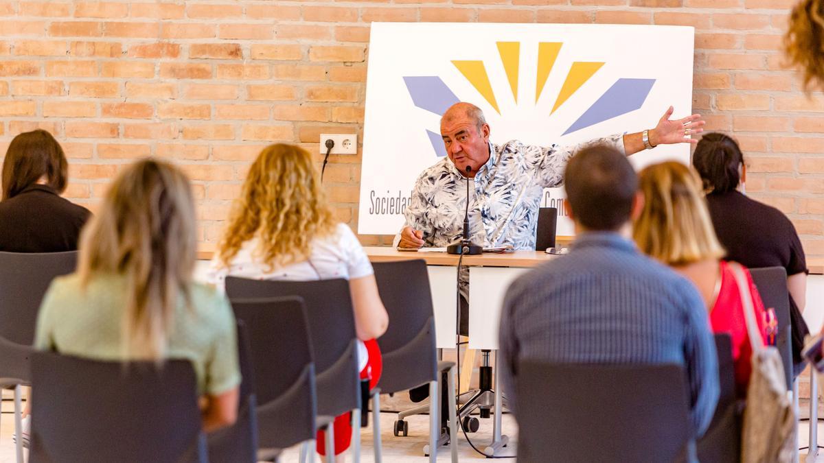 El director general de la SPTCV, Antonio Rodes, durante una rueda de prensa ofrecida el pasado octubre en el Centro Cultural de Benidorm.