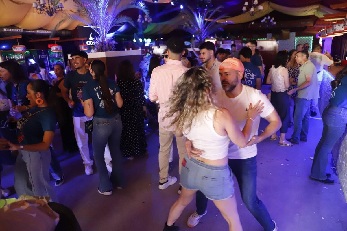 Ambiente en el interior de una caseta  en El Arenal.