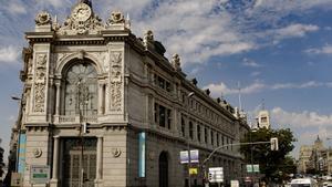 Archivo - Fachada del edificio del Banco de España situada en la confluencia del Paseo del Prado y la madrileña calle de Alcalá.