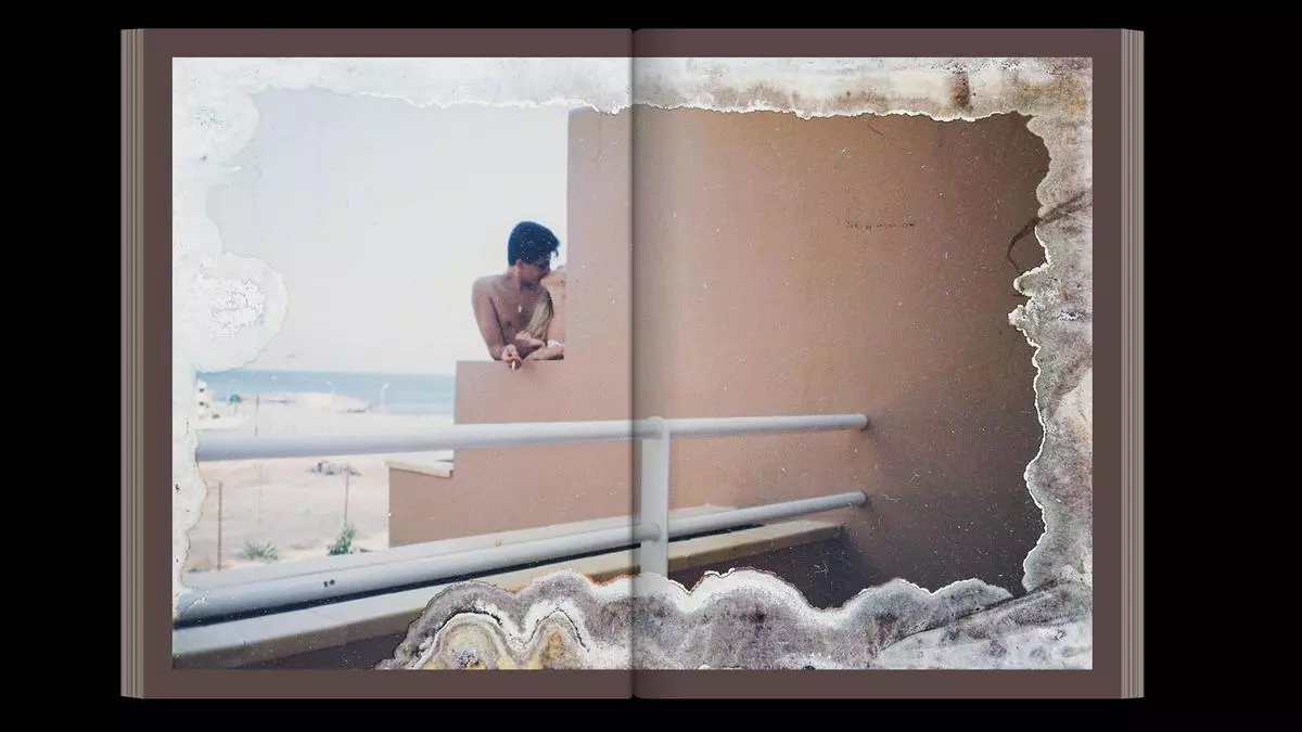 El artista Lucas Momparler ultima 'L'emprenta del aigua', el libro que recopila las fotografías rescatadas y restauradas del fango