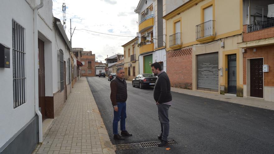 El Ayuntamiento de Fuente Palmera atiende una demanda histórica y arregla la calle Laguna