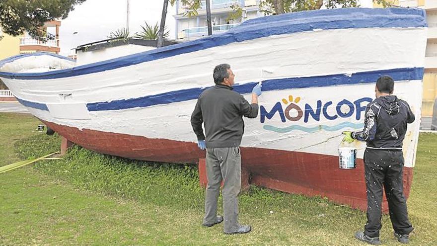 Rehabilitan la barca de la zona verde de la playa