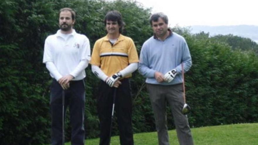 Santiago Tarrío, primero por la derecha, es el promotor y director del campo Valga Golf.